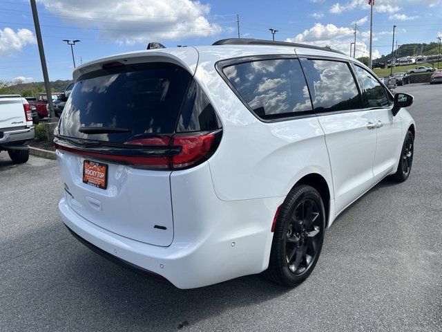 2023 Chrysler Pacifica Touring-L