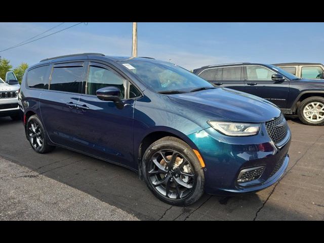 2023 Chrysler Pacifica Touring-L