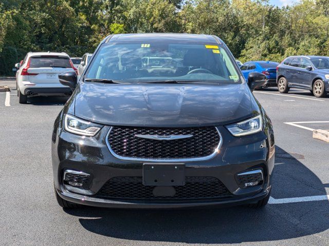 2023 Chrysler Pacifica Touring-L