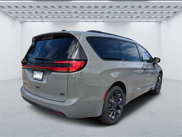 2023 Chrysler Pacifica Touring-L