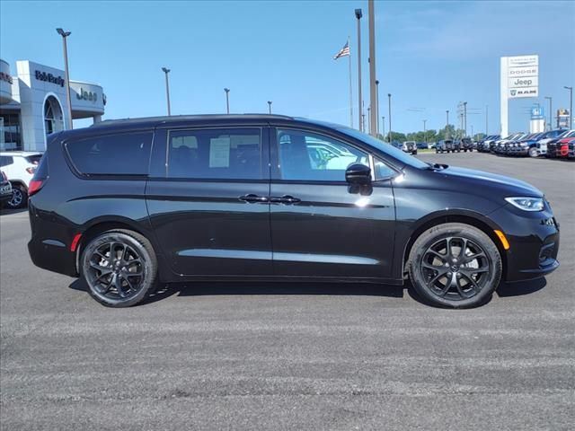 2023 Chrysler Pacifica Touring-L