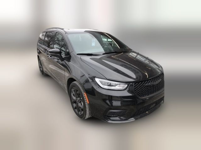 2023 Chrysler Pacifica Touring-L