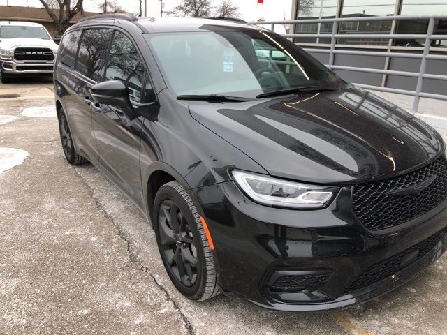 2023 Chrysler Pacifica Touring-L