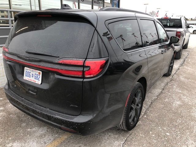 2023 Chrysler Pacifica Touring-L