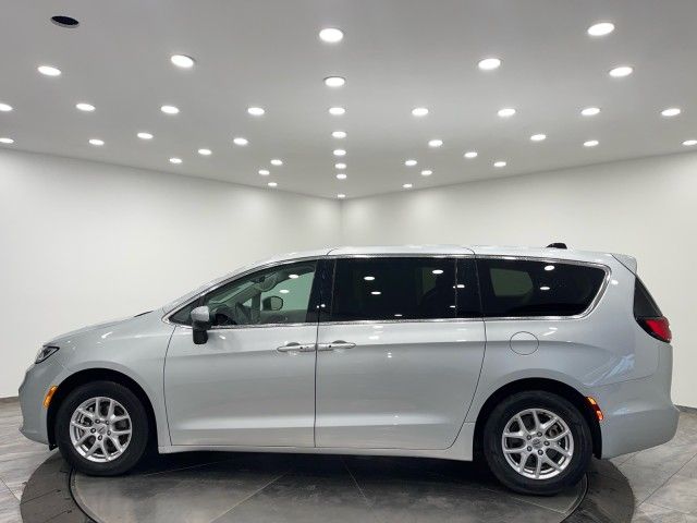 2023 Chrysler Pacifica Touring-L