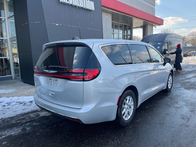 2023 Chrysler Pacifica Touring-L