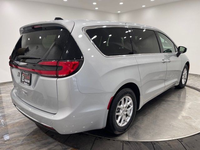 2023 Chrysler Pacifica Touring-L