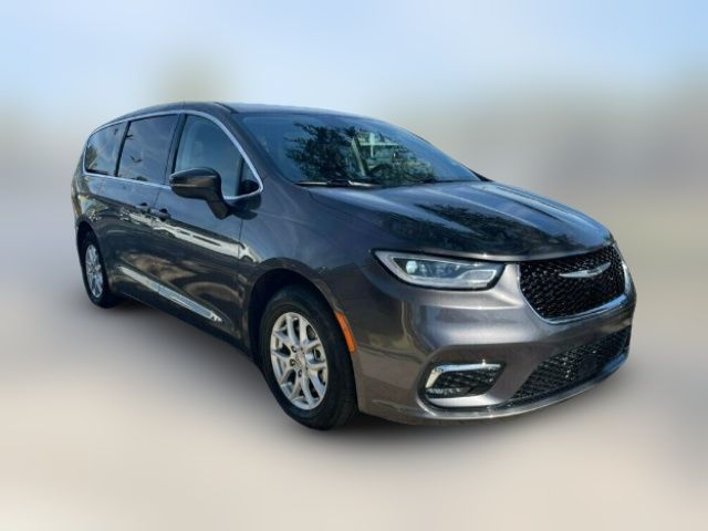 2023 Chrysler Pacifica Touring-L