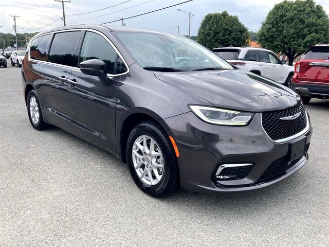 2023 Chrysler Pacifica Touring-L