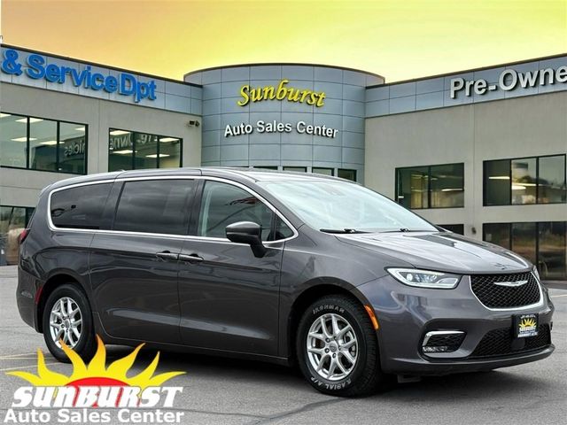 2023 Chrysler Pacifica Touring-L