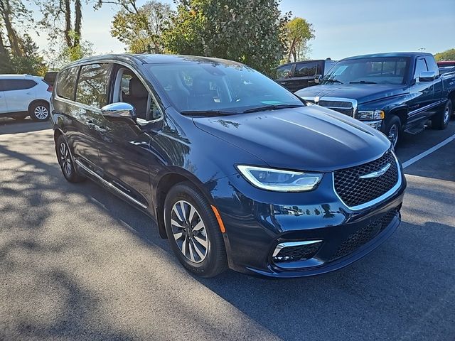 2023 Chrysler Pacifica Hybrid Limited