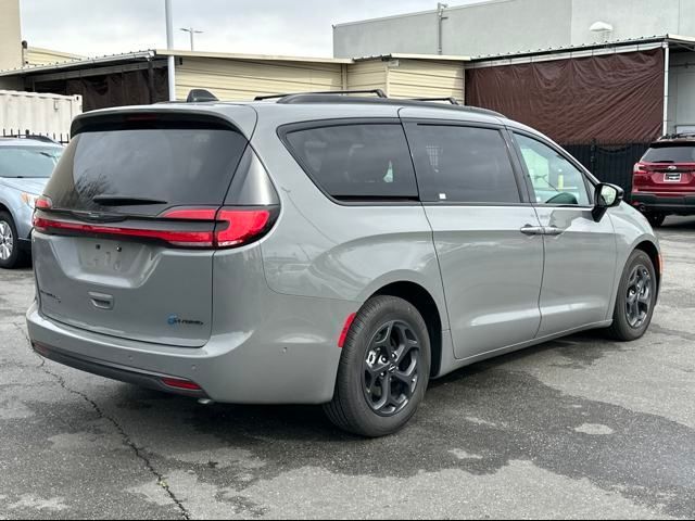 2023 Chrysler Pacifica Hybrid Limited