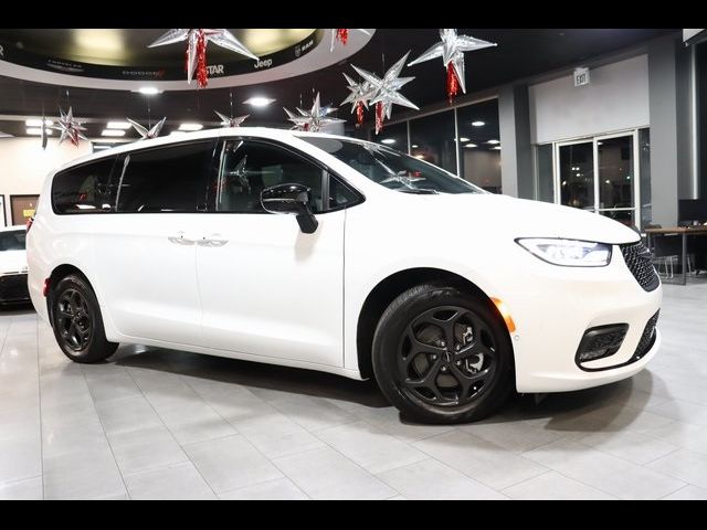 2023 Chrysler Pacifica Hybrid Limited