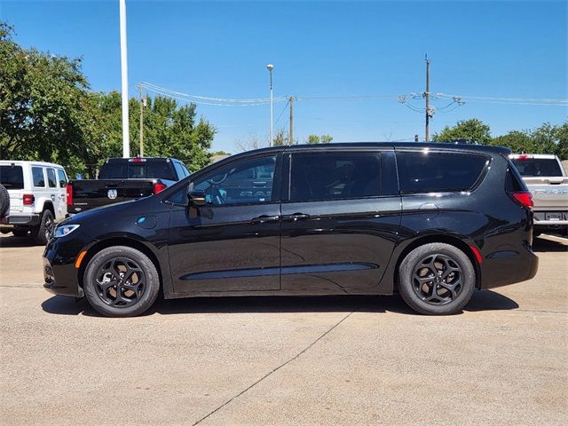 2023 Chrysler Pacifica Hybrid Limited