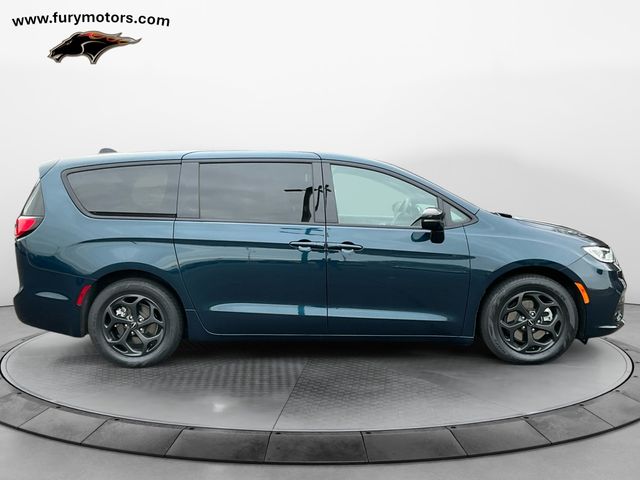 2023 Chrysler Pacifica Hybrid Limited