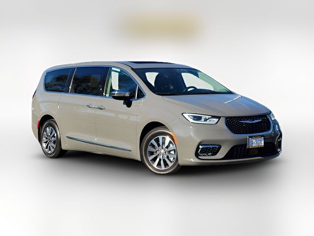 2023 Chrysler Pacifica Hybrid Limited