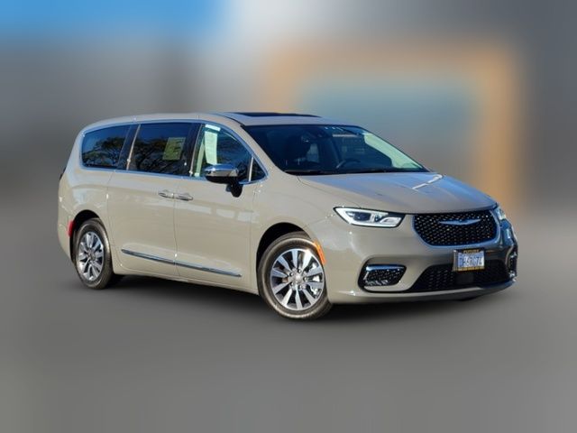 2023 Chrysler Pacifica Hybrid Limited