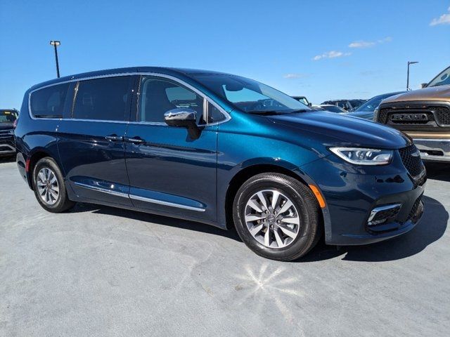 2023 Chrysler Pacifica Hybrid Limited