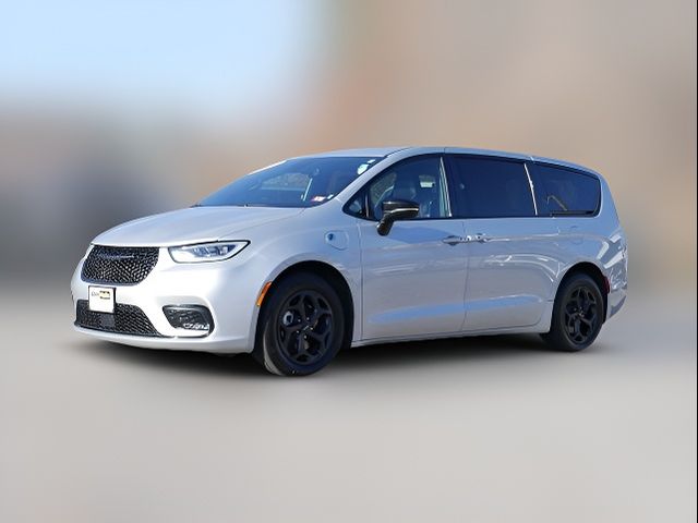 2023 Chrysler Pacifica Hybrid Limited