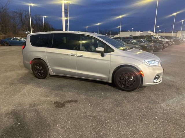 2023 Chrysler Pacifica Hybrid Touring L