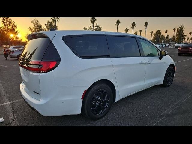 2023 Chrysler Pacifica Hybrid Touring L