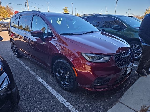 2023 Chrysler Pacifica Hybrid Touring L