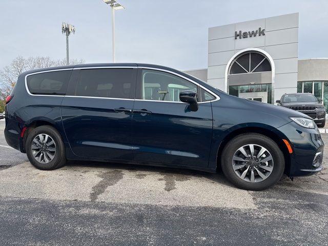 2023 Chrysler Pacifica Hybrid Touring L