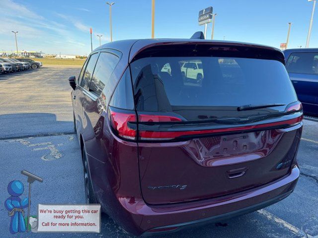 2023 Chrysler Pacifica Hybrid Touring L