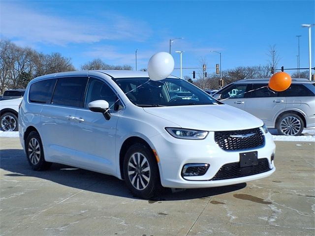 2023 Chrysler Pacifica Hybrid Touring L
