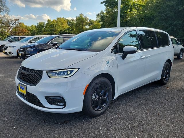 2023 Chrysler Pacifica Hybrid Touring L