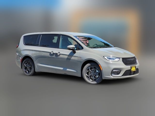 2023 Chrysler Pacifica Hybrid Touring L