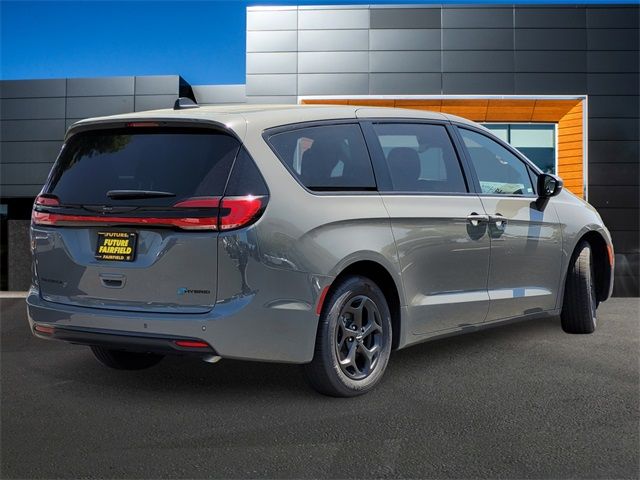 2023 Chrysler Pacifica Hybrid Touring L