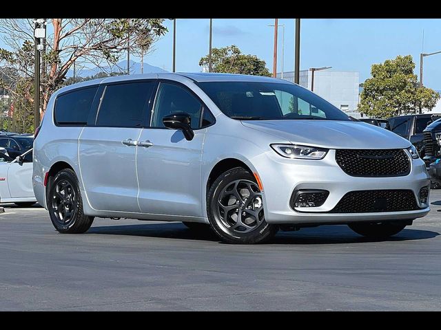 2023 Chrysler Pacifica Hybrid Limited