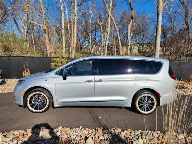 2023 Chrysler Pacifica Hybrid Limited