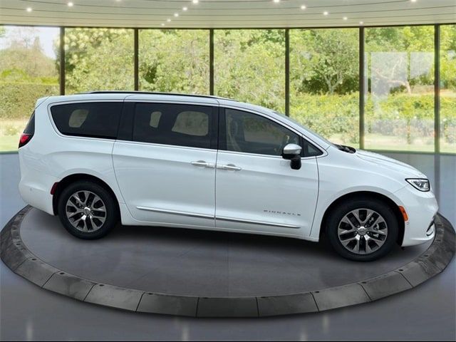 2023 Chrysler Pacifica Hybrid Pinnacle