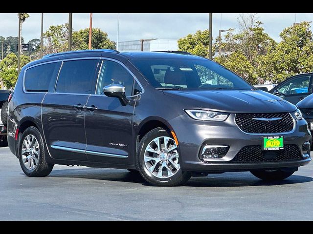 2023 Chrysler Pacifica Hybrid Pinnacle