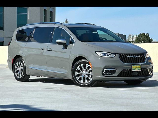 2023 Chrysler Pacifica Hybrid Pinnacle