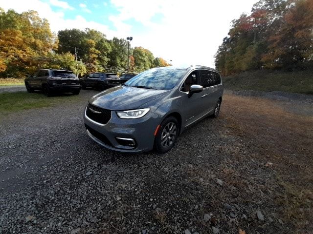 2023 Chrysler Pacifica Hybrid Pinnacle