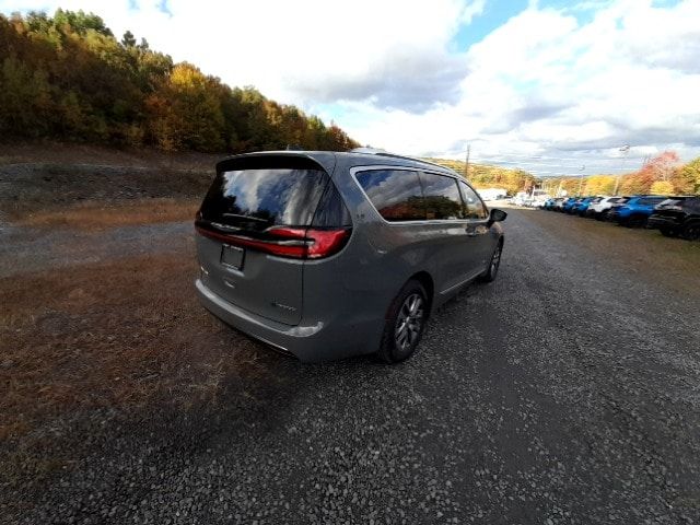 2023 Chrysler Pacifica Hybrid Pinnacle