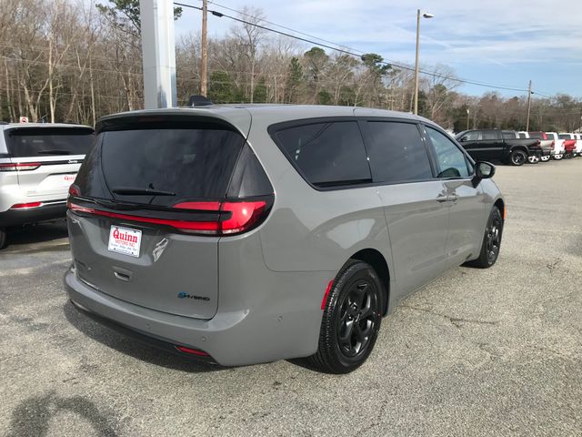 2023 Chrysler Pacifica Hybrid Touring L