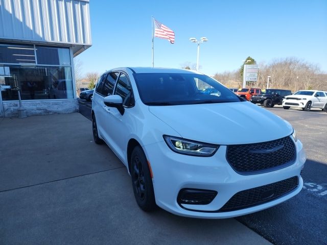 2023 Chrysler Pacifica Hybrid Touring L