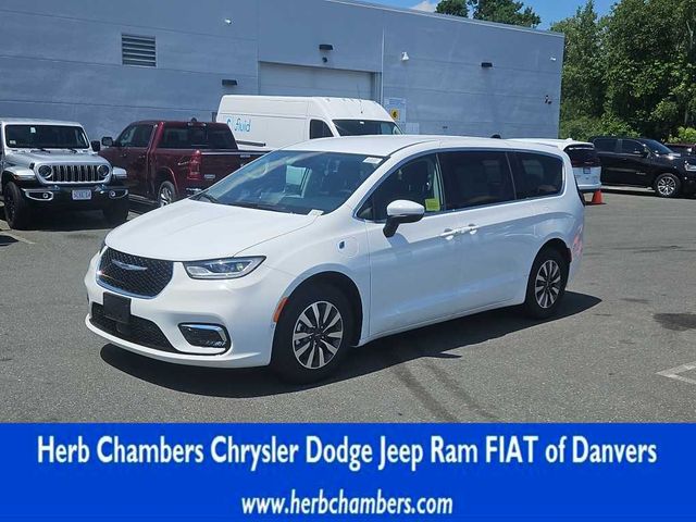 2023 Chrysler Pacifica Hybrid Touring L