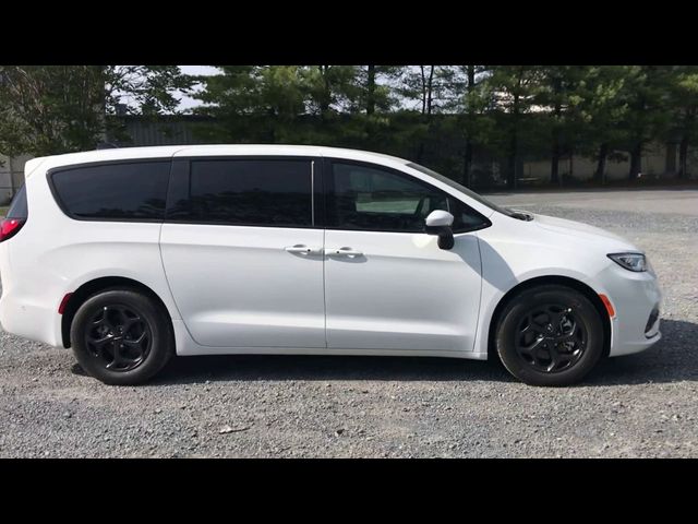 2023 Chrysler Pacifica Hybrid Touring L