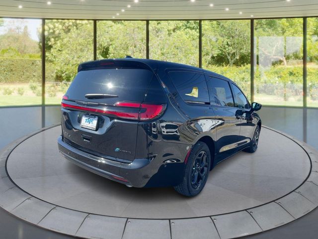 2023 Chrysler Pacifica Hybrid Touring L
