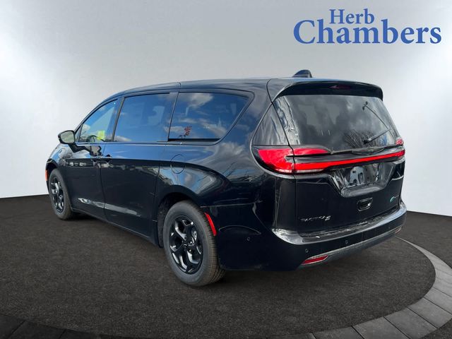 2023 Chrysler Pacifica Hybrid Touring L