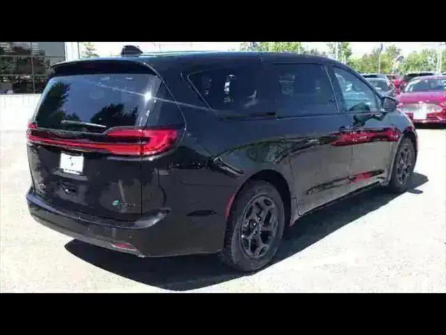 2023 Chrysler Pacifica Hybrid Touring L