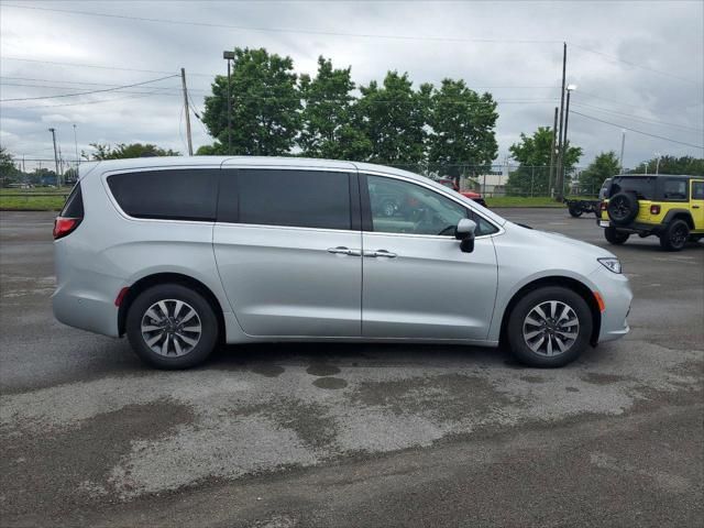 2023 Chrysler Pacifica Hybrid Touring L