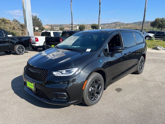 2023 Chrysler Pacifica Hybrid Touring L