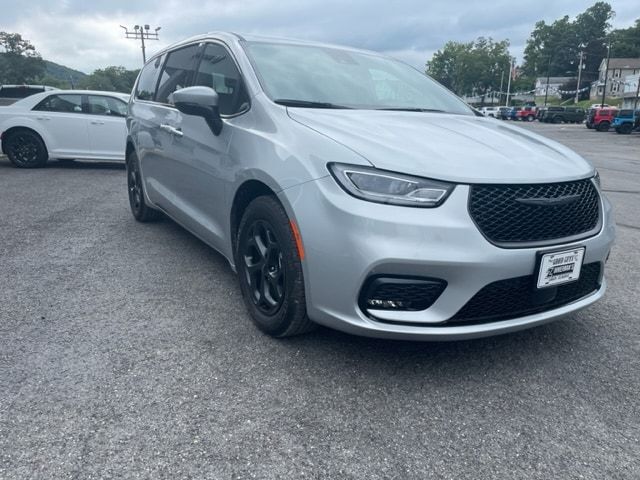 2023 Chrysler Pacifica Hybrid Touring L