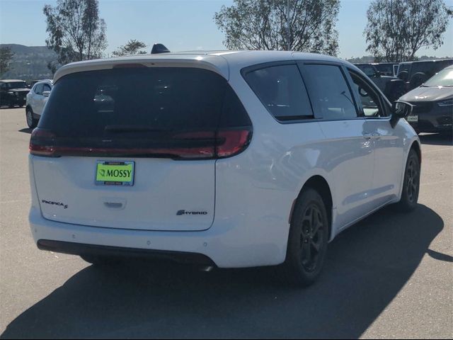 2023 Chrysler Pacifica Hybrid Touring L